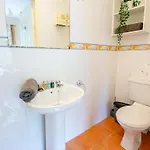 102 - Bright & Spacious Townhouse - Sleeps 5 - Parking Galway