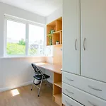 102 - Bright & Spacious Townhouse - Sleeps 5 - Parking * Galway