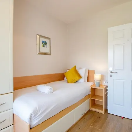 別荘 102 - Bright & Spacious Townhouse - Sleeps 5 - Parking *