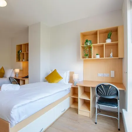 102 - Bright & Spacious Townhouse - Sleeps 5 - Parking * Galway