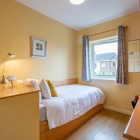 Ferienhaus 102 - Bright & Spacious Townhouse - Sleeps 5 - Parking *